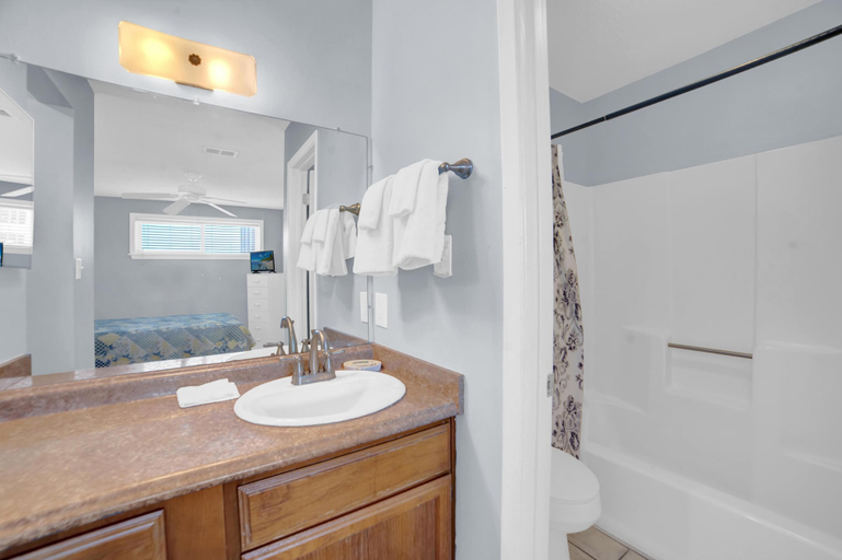 Bathroom 3, Sugar Beach 312, Baldwin