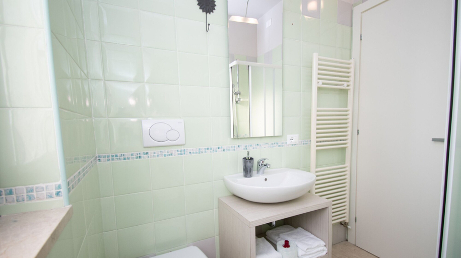 Room 4, Luxury Martina Appartamenti-6-girasole, Brescia