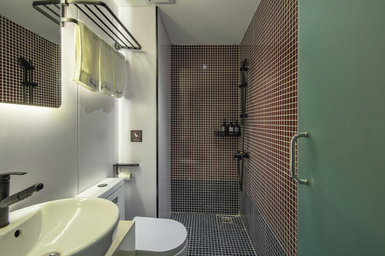 Bathroom 3, Iforest Hotel -Shanghai Hongkou Football Stadium, Shanghai