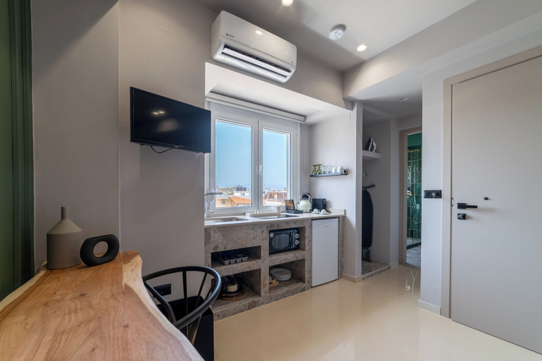 Private kitchen 2, 4 Living by Semavi, Crete
