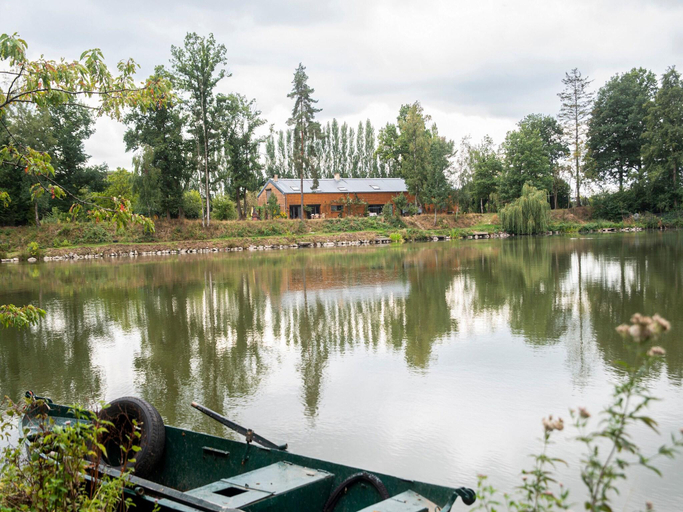Others 3, Idyllic Lakeside Cottage, Namur