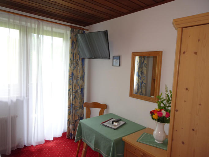 Bedroom 2, Alpenhotel Landhaus Kuchl, Kitzbühel