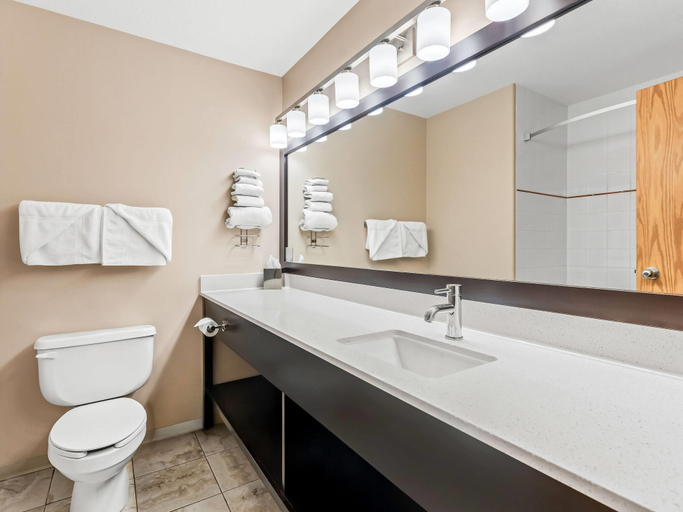 Bathroom 4, Super 8 by Wyndham Meadow Lake, Division No. 17