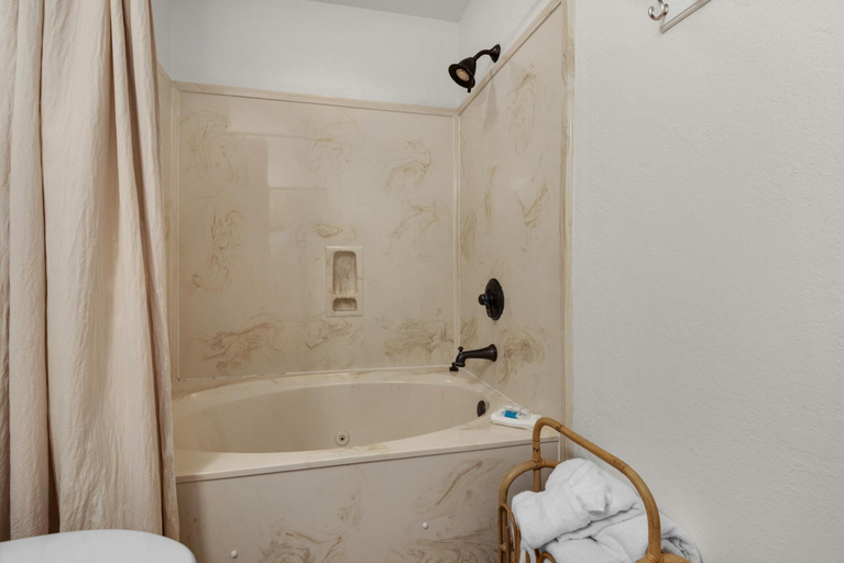 Bathroom 4, Baywatch C10, Escambia