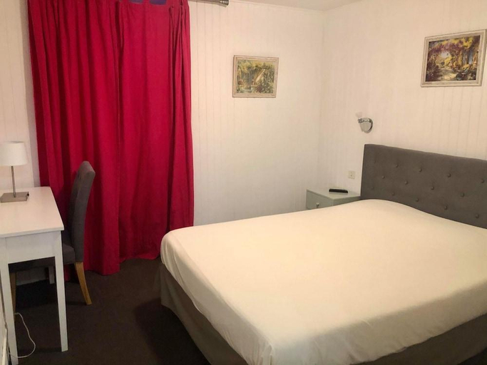 Bedroom 3, Hotel du Levant, Alpes-de-Haute-Provence