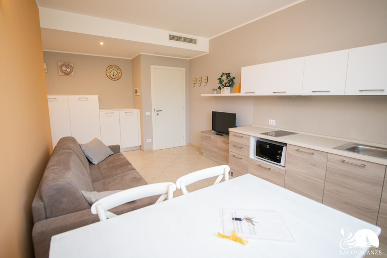 Room 5, Luxury Martina Appartamenti-5-gerbera, Brescia