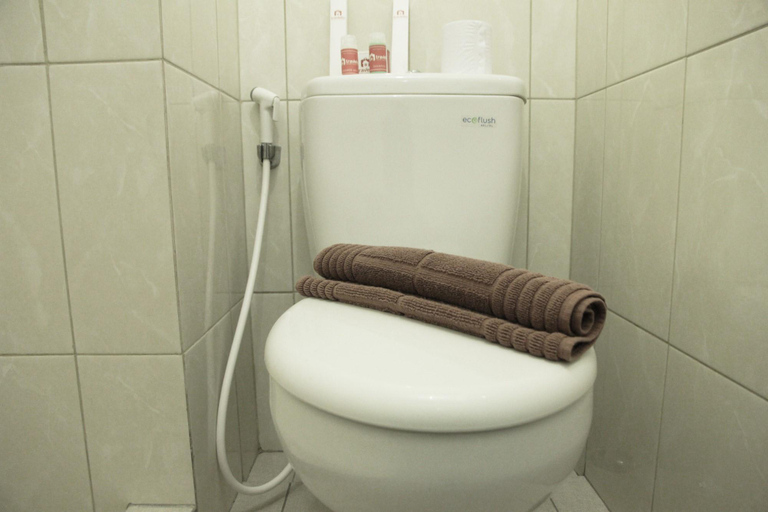 Bathroom 4, Modern and Comfortable Studio Apt By Travelio, Bekasi