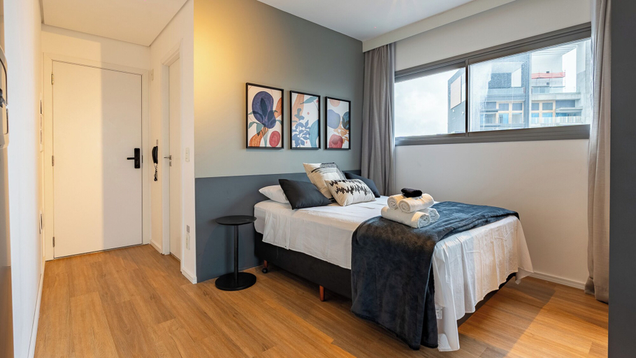 Room 4, White 251, São Paulo
