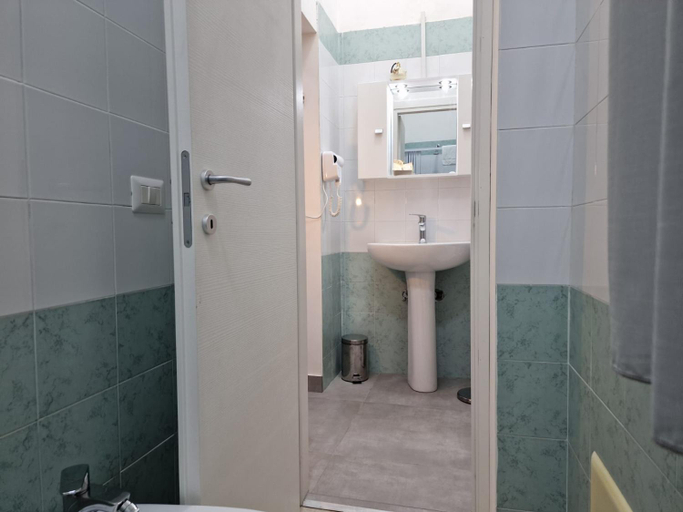 Bathroom 3, Camera con Vista, Napoli