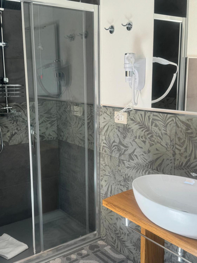 Others 2, Hermitage Suites, Sassari