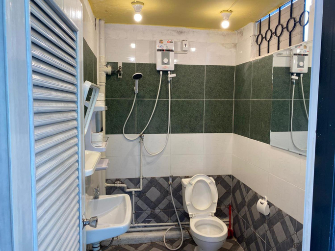 Bathroom 4, Miracle Gallery Hotel , Ratchathewi