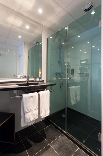 Bathroom 4, Hotel L Amiraute, Finistère