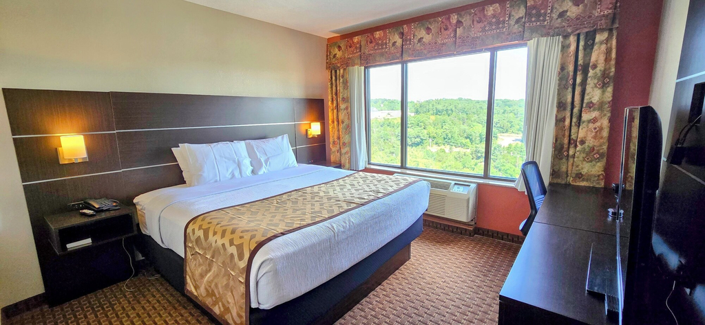 Room 5, Grand Plaza Hotel & Conference Center, Taney
