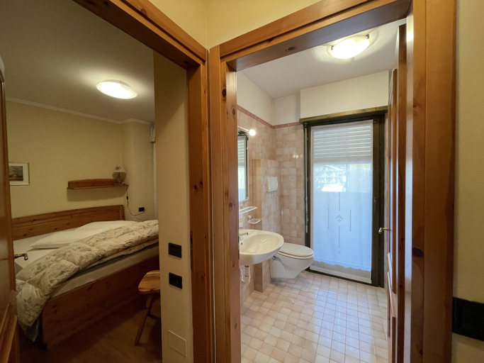 Room 3, 093 Cond Gaiolin 26, Trento