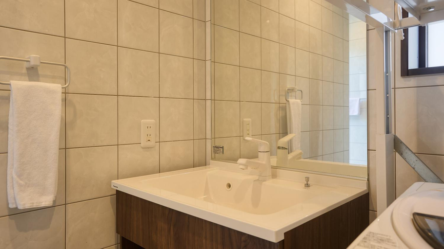 Bathroom 3, RERESO Okinawa Churaumi, Motobu