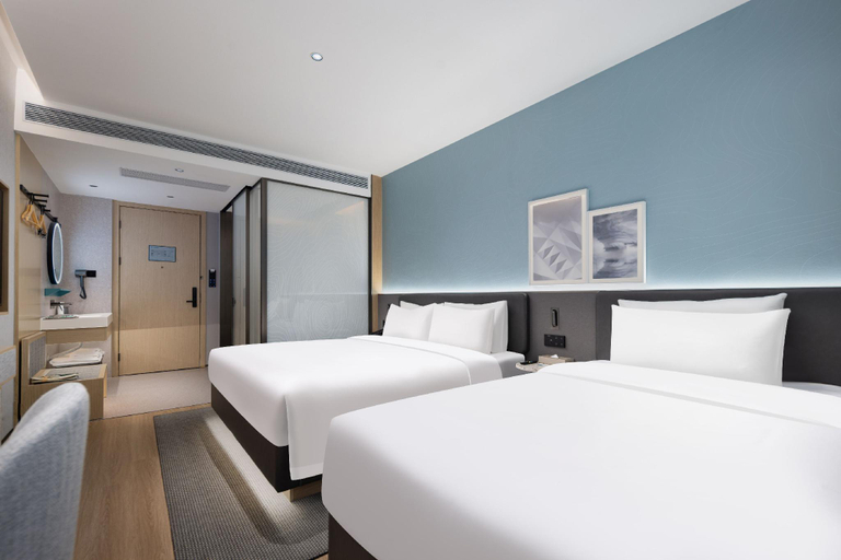 Bedroom 2, Country Inn & Suites by Radisson Wuhan Fanhai CBD Wanda Plaza, Wuhan