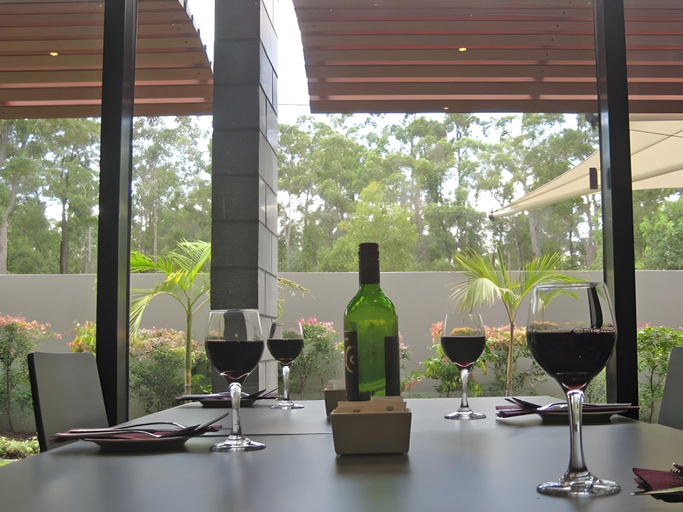 Food & Drinks 4, Johnson Road Motel, Browns Plains