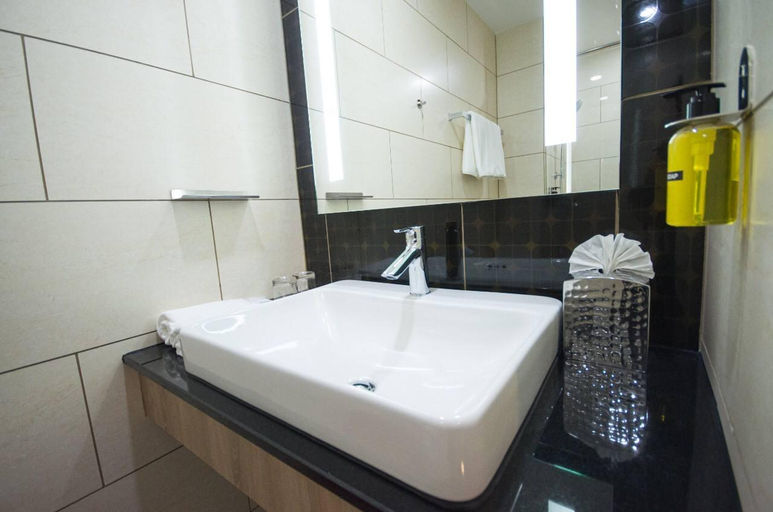 Bathroom 12