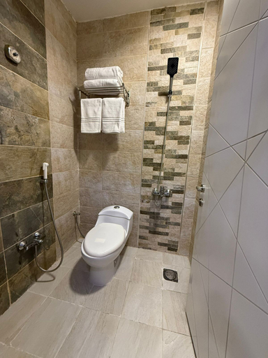 Bathroom 3, Coral Hotel Apartments