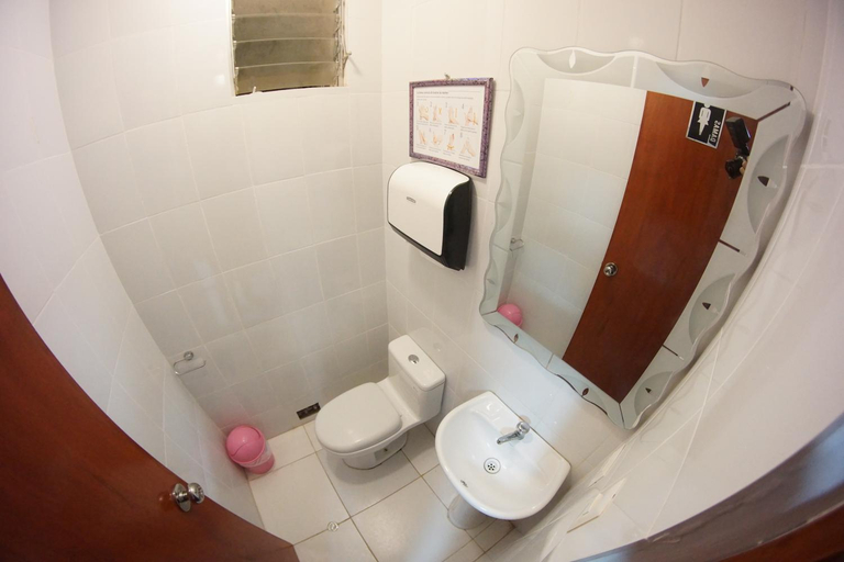 Bathroom 3, Marcanay, Cusco