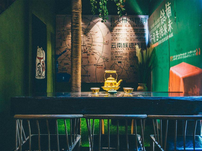 Food & Drinks