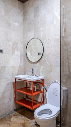 Bathroom 3, Aiwan Hostel & Luggage storage, Denpasar