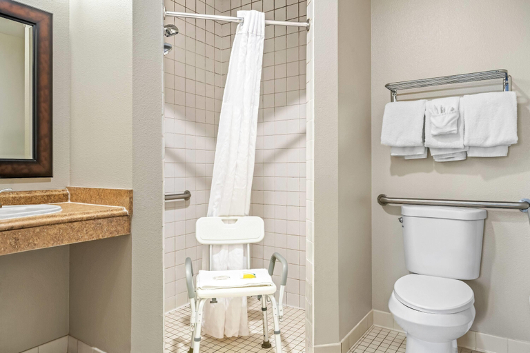 Bathroom 5, Days Inn by Wyndham Billings, Yellowstone