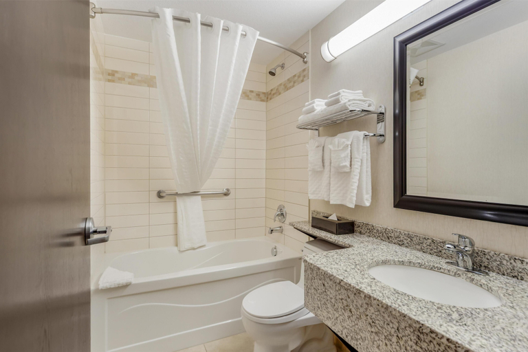 Bathroom 5, Best Western Wainwright Inn & Suites, Division No. 7