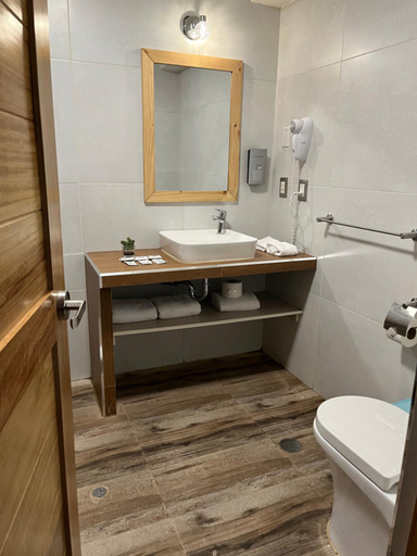 Bathroom 5, Casa Cristobal Centenario, Cusco