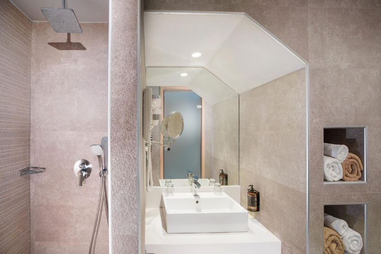 Bathroom 4, Porto Bello Royal, South Aegean