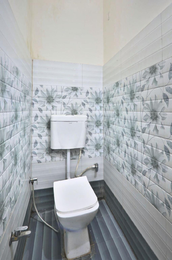 Bathroom 4, millenium residency, Varanasi