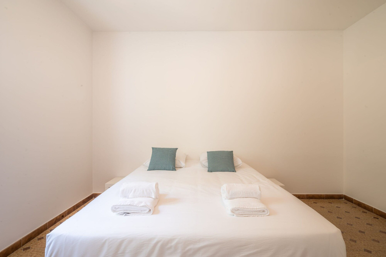 Room 5, Mas Lou Pitchoun Exceptional Villa Between the Alpilles and Avignon, Bouches-du-Rhône