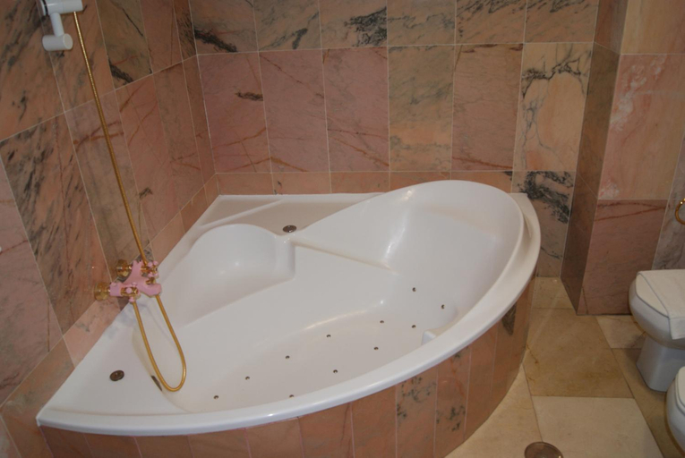 Bathroom 5, Hotel Reina Victoria, Albacete