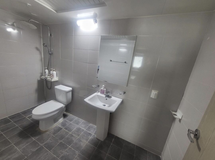 Bathroom 5, Shine Hotel, Gangbuk