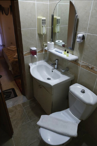 Bathroom 5, Can Hotel, Bodrum