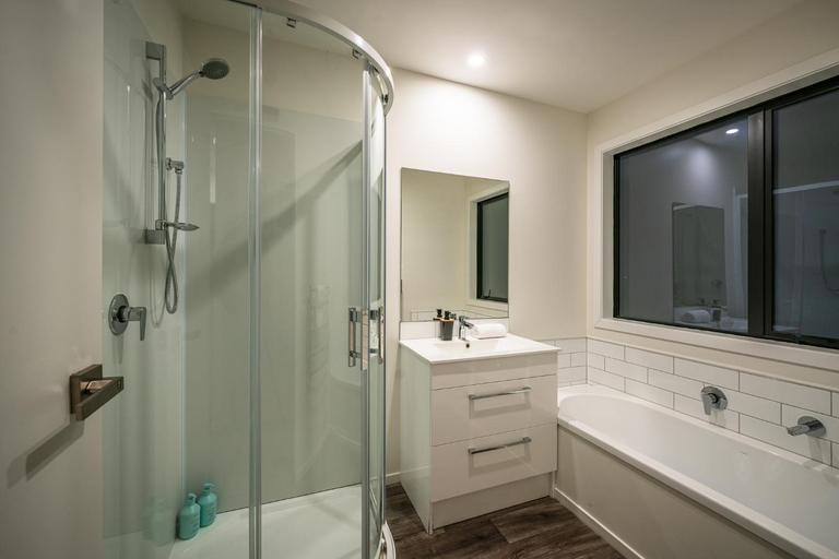 Bathroom 3, Nova Heights, Mackenzie