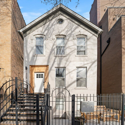 Garden, Beautiful Rental Unit in Chicago, Cook