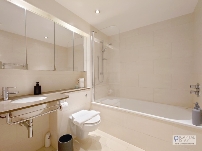 Bathroom 3, Deluxe Two Bed Apartment with River & City View, London