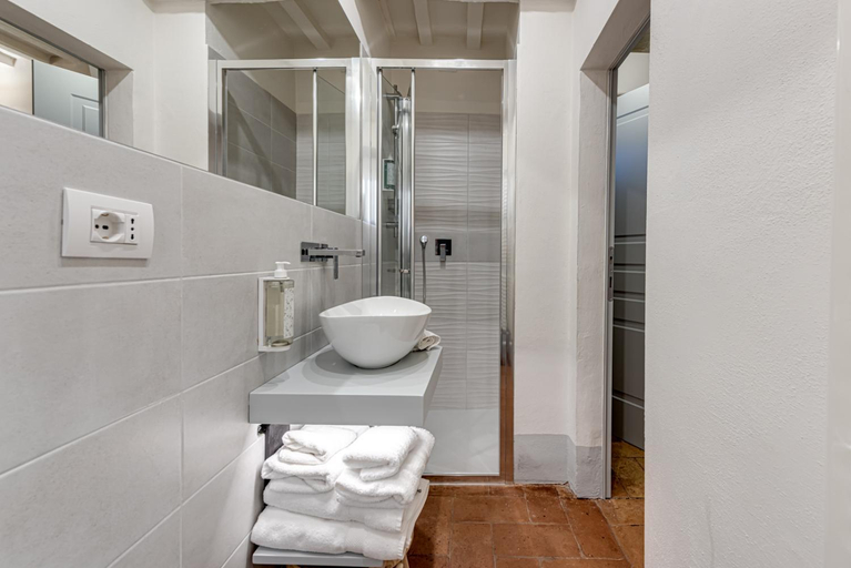 Bathroom 2, b&b BORGO CAPITANO COLLECTION Albergo diffuso, Village Experience - Centro Storico, Siena