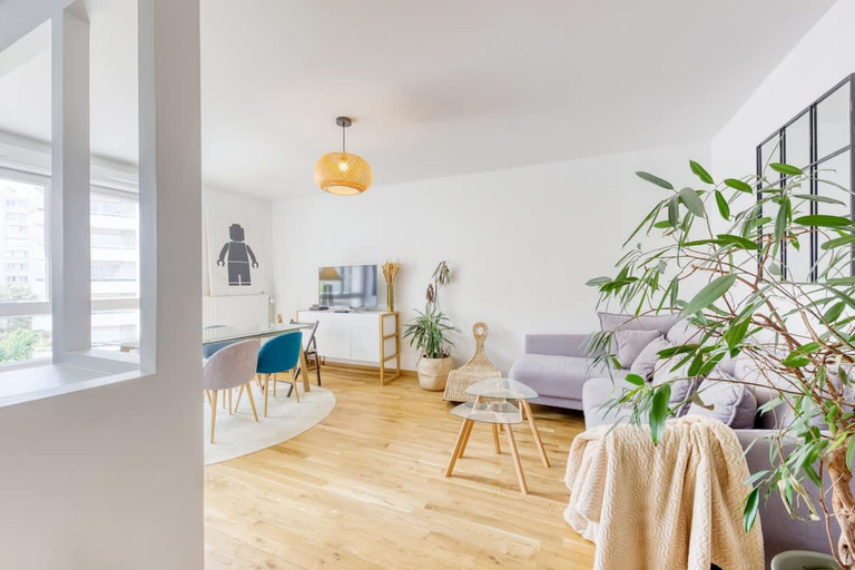 Room 4, Charming Central Apartment With Balcony and City View, Hauts-de-Seine