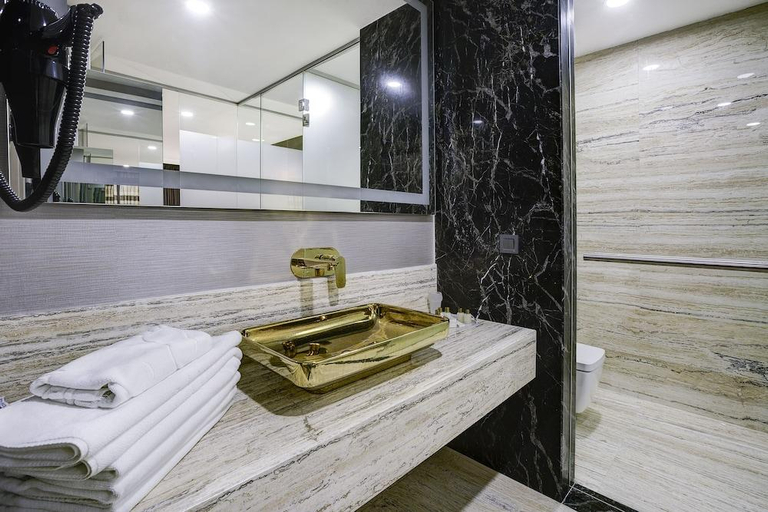 Bathroom 3, Nobel Hotel, Merkez