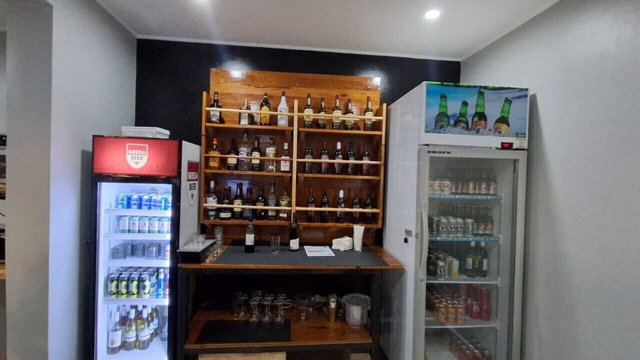 Bar (on property), Vila Backpackers, Port Vila