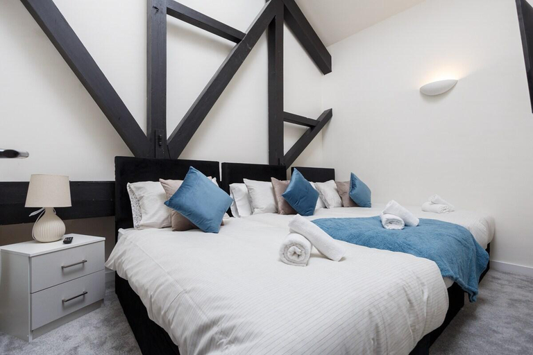 Bedroom 2, Large Duplex Penthouse Apartment, Bradford