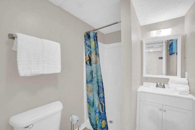 Bathroom 1, Sugar Beach 335, Baldwin