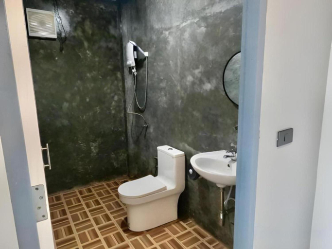 Bathroom 4, Collection O Diamond House Khaosan, Phra Nakhon