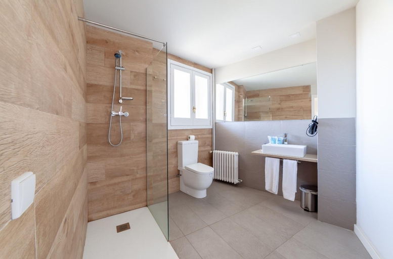 Bathroom 4, Dynamic Hotels Caldetes Barcelona, Barcelona