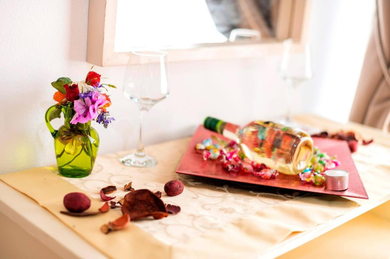 Food & Drinks 5, Garden Studios N3, South Aegean