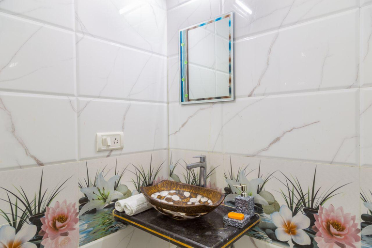 Bathroom 4, Strawberry King Resort, Satara