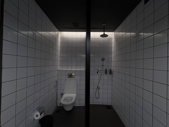 Bathroom 4, Sleepover, Bangalore