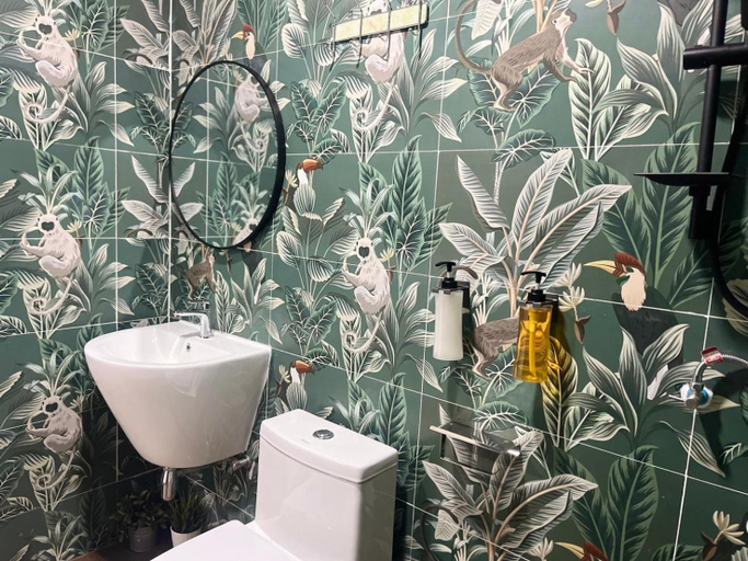 Bathroom 3, Donmueang Station Hotel, Don Muang